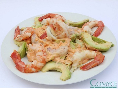 Aguacate con gambas